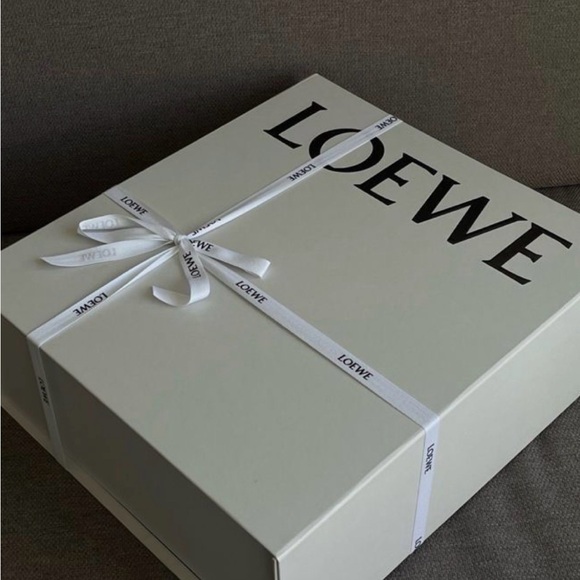 🧡 NEW Loewe Box with White Ribbon